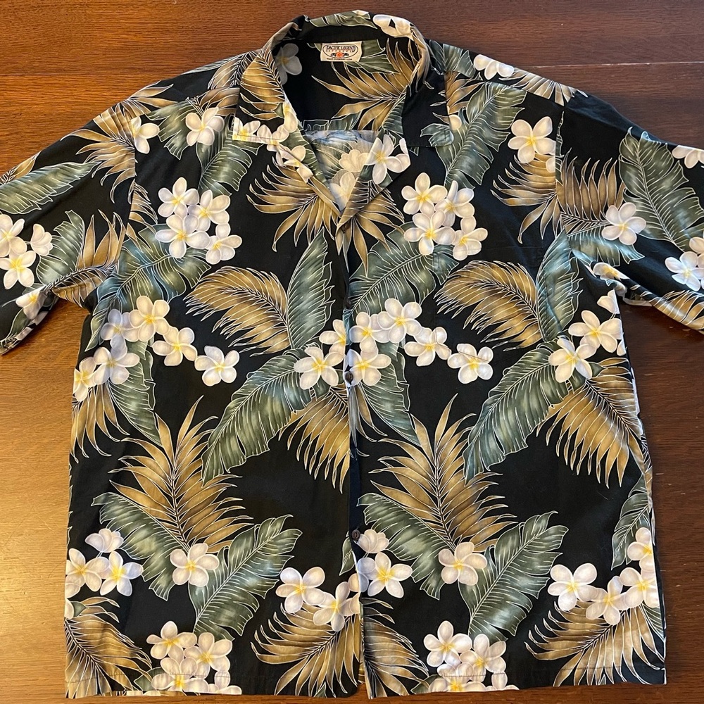 Pacific Legend Made In Hawaii / USA Hawaiian Button Down